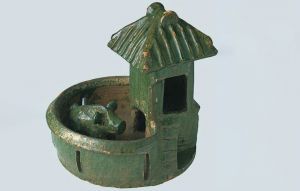 东汉 · 绿釉陶猪圈（湖南省博物馆）
