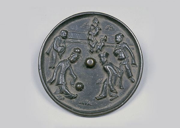 宋代 · 足球纹铜镜（湖南省博物馆）