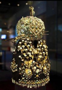 陕西：唐代公主凤冠上镶嵌370多颗宝石