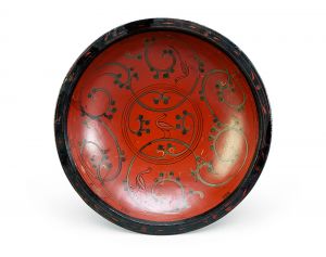 西汉 · 彩绘凤鸟纹漆圆盘（湖北省博物馆）