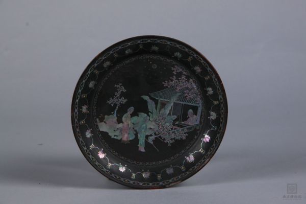 明代 · 嵌螺钿西厢记漆圆盘（南京博物院）