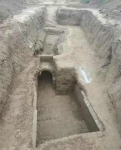 河南：孟州会昌小学工地考古发掘