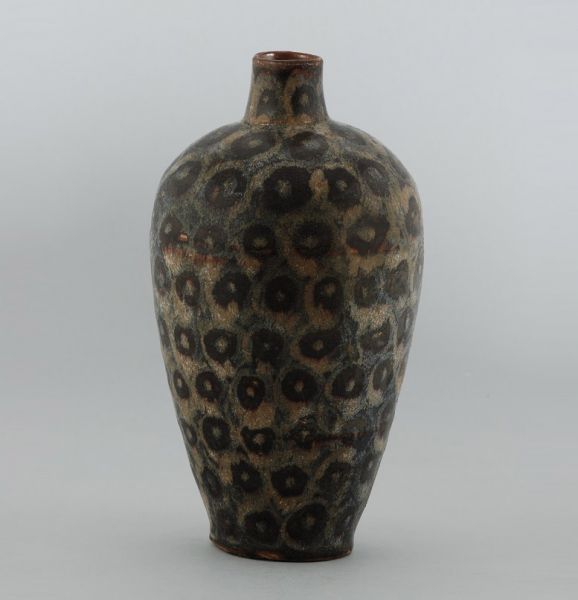 元代 · 永和窑黑釉贴花圈点纹梅瓶（江西省博物馆）