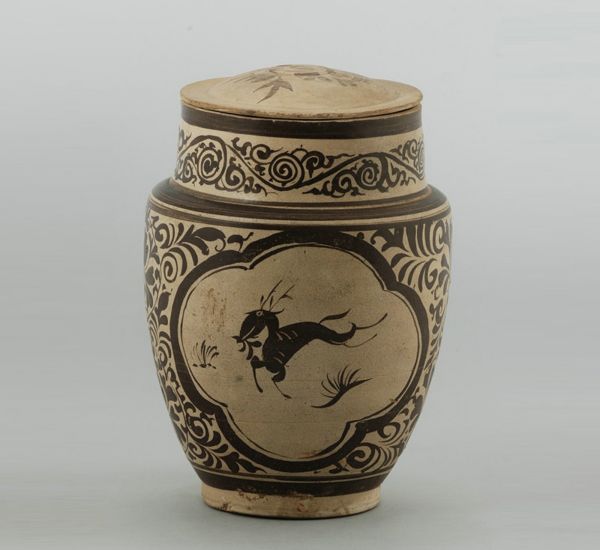 南宋 · 吉州窑彩绘跃鹿牡丹纹盖罐（江西省博物馆）