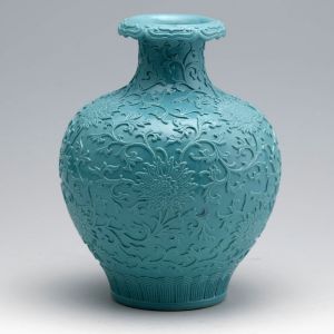 清代 · 景德镇窑松石绿釉剔刻缠枝番莲纹瓶（上海博物馆）