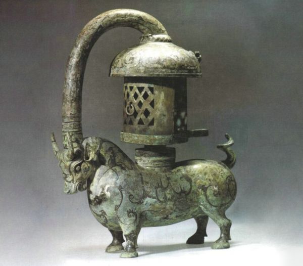 东汉 · 错银铜牛灯（南京博物院）