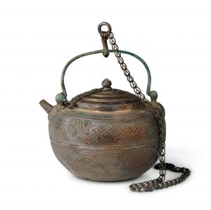 辽代 · 鳞纹银壶（中国国家博物馆）
