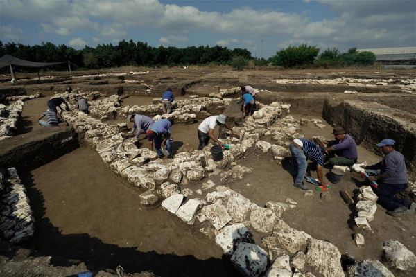 以色列发现5000年前迦南古城遗址
