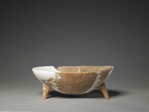 新石器时代 · 磁山文化红陶三足钵（故宫博物院）