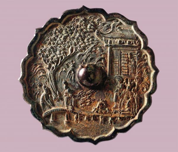 宋代 · 菱花形人物楼阁纹铜镜（宁夏博物馆）