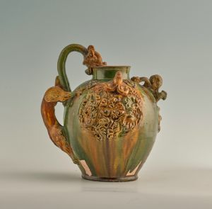 唐代 · 彩色釉陶模印贴花龙把壶（上海博物馆）