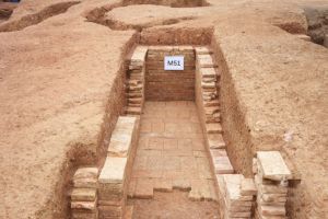 广东：广州东风东路小学考古发掘发现71座古墓