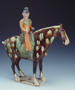 唐代 · 彩色釉陶骑马男俑（上海博物馆）
