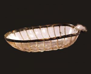 北宋 · 蕉叶纹水晶杯（南京市博物馆）